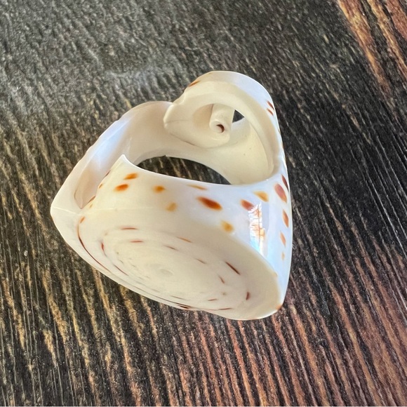 Genuine Shell Ring - Picture 2 of 5